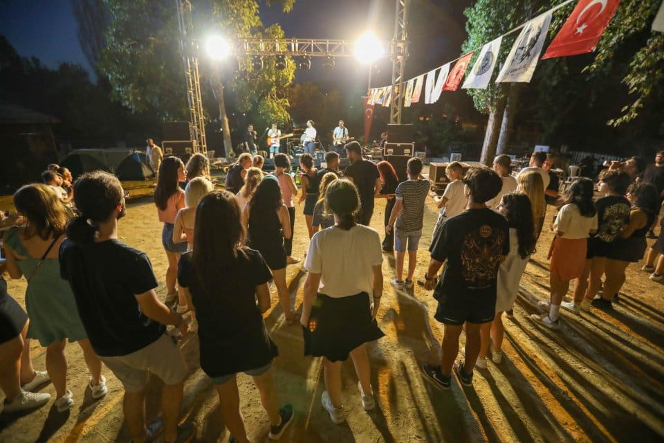 BUCA Belediyesi, gen&ccedil;leri 30 Ağustos Zafer Bayramı vesilesiyle Kaynaklar&rsquo;ın eşsiz