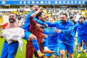 Uşakspor ve Balıkesirspor ma&ccedil;larını kazanıp lider Kocaelispor'la arasındaki puan farkını