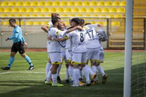 Bucaspor 1928, evinde Nevşehir Belediyespor'u rahat ge&ccedil;erek zirve takibini s&uuml;rd&uuml;rd&uuml;: