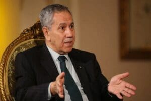 &nbsp; Uzun yıllar AK Parti'de siyaset yapan&nbsp;Ahmet Eşref Fakıbaba'nın istifası
