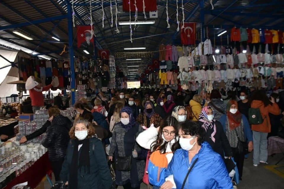 Pasaportsuz T&uuml;rkiye'ye girişlerine imkan tanınmasının ardından Edirne'ye alışverişe gelen Bulgar