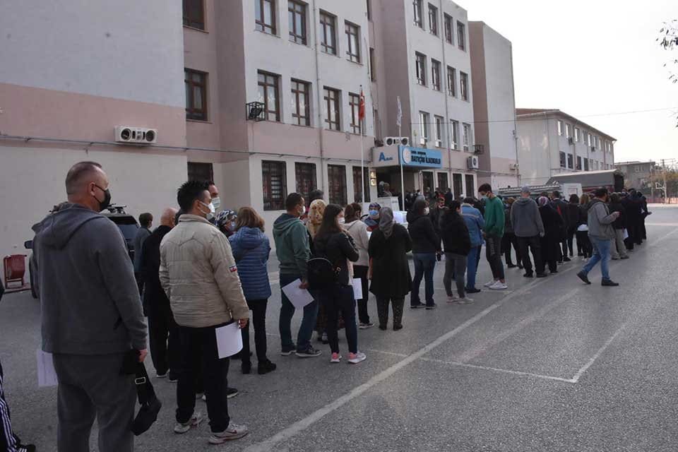 Bulgaristan Cumhurbaşkanlığı ve parlamento se&ccedil;imlerinde oy kullanabilmeleri amacıyla İzmir'de yaşayan