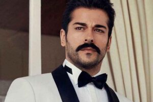 Oyunculuğun yanı sıra yurt dışında katıldığı a&ccedil;ılışlar ve reklam filmleriyle