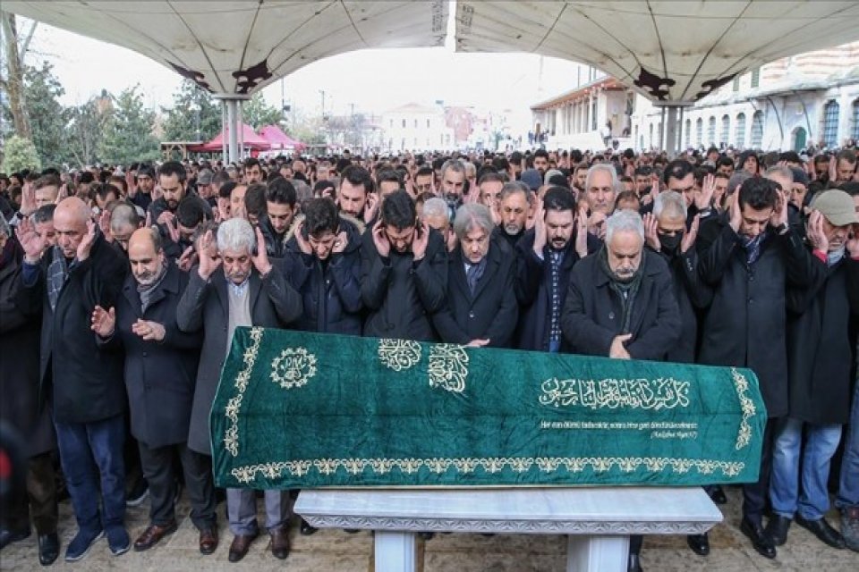 D&uuml;n İstanbul Bakırk&ouml;y'deki evinde hayatını kaybeden sanat&ccedil;ı Burhan &Ccedil;a&ccedil;an, son