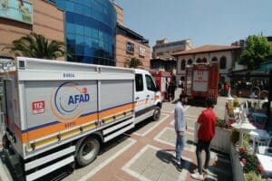 Bursa'da bir AVM'de &ccedil;&ouml;kme meydana geldi. Olay yerine &ccedil;ok sayıda