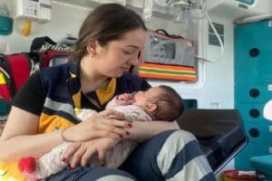 Acil Tıp Teknisyeni B&uuml;şra Durmaz, Pendik'te boş bir araziye terk