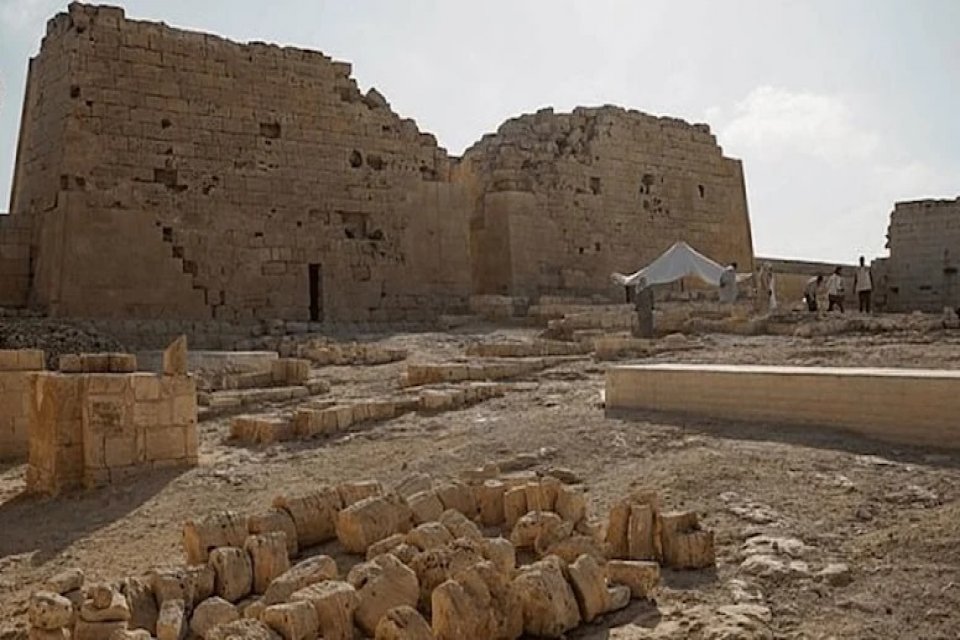 Mısır'ın efsanevi ismi Kleopatra'nın mezarının nihayet bulunduğu d&uuml;ş&uuml;n&uuml;l&uuml;yor. Arkeologlar, şimdi