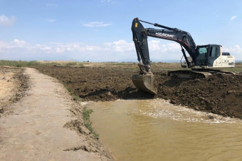 B&uuml;y&uuml;k Menderes Deltası'nda, ka&ccedil;ak uygulamayla a&ccedil;ıldığı iddia edilen 1,7 kilometre