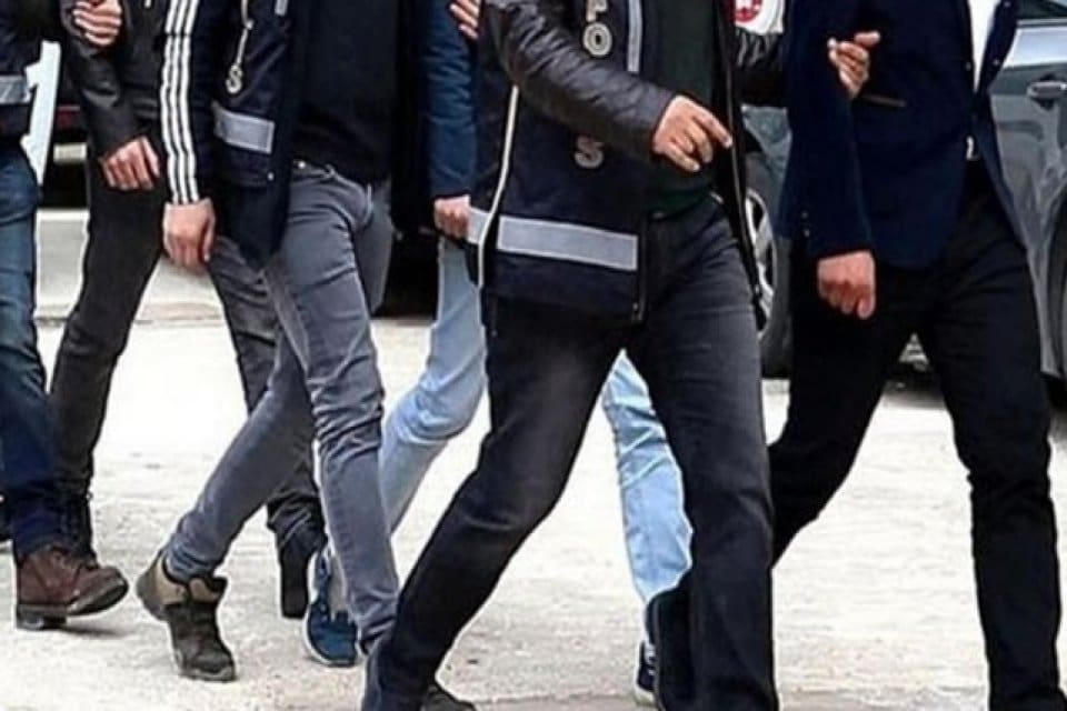 İ&ccedil;işleri Bakanlığı, b&uuml;y&uuml;kşehirlere bombalı saldırı hazırlığındaki 2 PKK&rsquo;lının, jandarmanın operasyonuyla