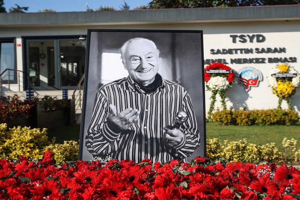 İstanbul'da &ouml;nceki g&uuml;n yaşama veda eden duayen gazeteci ve spiker