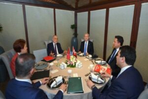 6 parti liderinin 28 Şubat'ta düzenleyeceği toplantı öncesinde partilerin resmi
