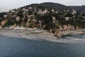 B&uuml;y&uuml;kada'yı deniz salyası da olarak bilinen m&uuml;silaj sardı. Dibe &ccedil;&ouml;kmesi