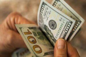 G&uuml;n i&ccedil;inde 9,75 – 9,80 aralığında seyreden dolar/TL, b&uuml;y&uuml;kel&ccedil;ilerin Viyana