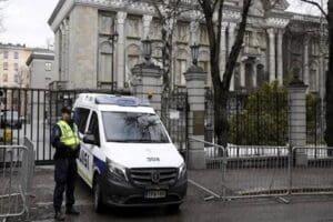 RIA haber ajansı, Finlandiya'nın Moskova'daki b&uuml;y&uuml;kel&ccedil;iliğinin, biri ş&uuml;pheli beyaz toz