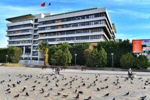 İzmir B&uuml;y&uuml;kşehir Belediyesi&rsquo;nin 30 Ekim depreminde hasar g&ouml;rd&uuml;ğ&uuml; i&ccedil;in tahliye