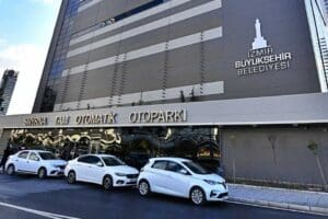 İzmir B&uuml;y&uuml;kşehir Belediye Başkanı Tun&ccedil; Soyer&rsquo;in kentteki otopark sayısını artırma
