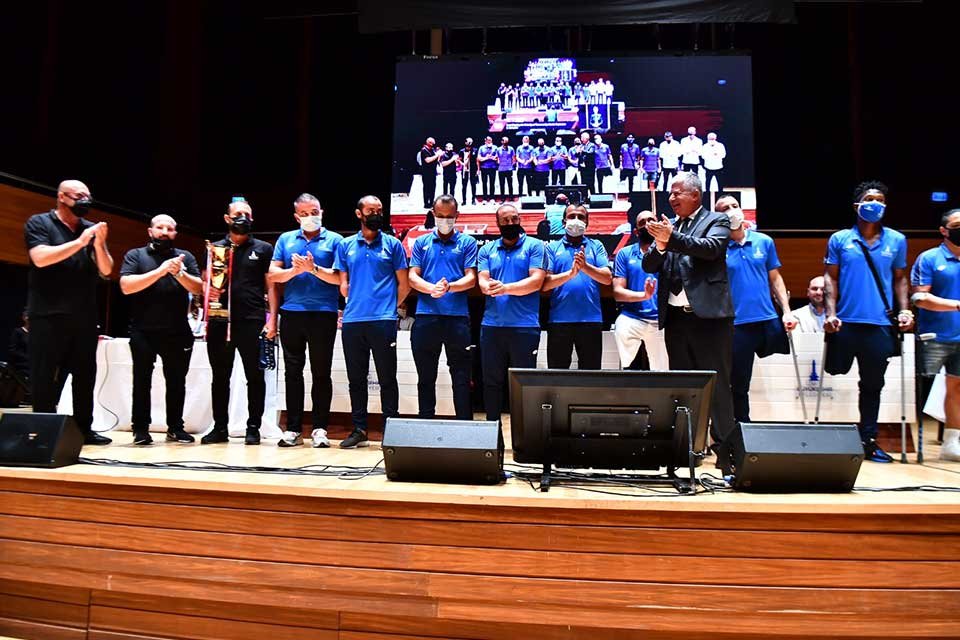 Tekerlekli Sandalye Basketbol Süper Ligi’ni şampiyon kapatan, Ampute Futbol Süper