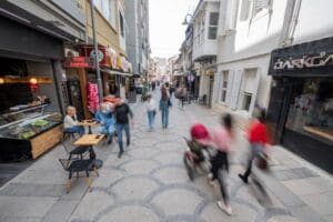İzmir&rsquo;in kalbi Alsancak&rsquo;ın tarihi aksındaki Bornova Sokağı'nın canlandırılması ve konforlu