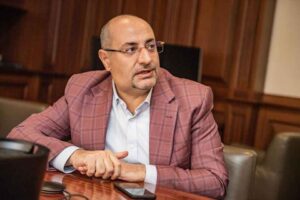 İzmir Büyükşehir Belediyesi Genel Sekreteri Buğra Gökçe, İzmir Büyükşehir Belediyesi'ndeki