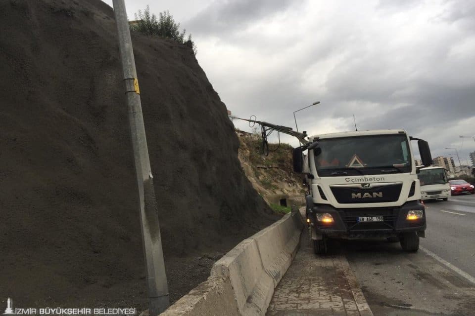 İzmir B&uuml;y&uuml;kşehir Belediyesi ge&ccedil;tiğimiz g&uuml;nlerde Altınyol Turan b&ouml;lgesinde yola d&uuml;şen