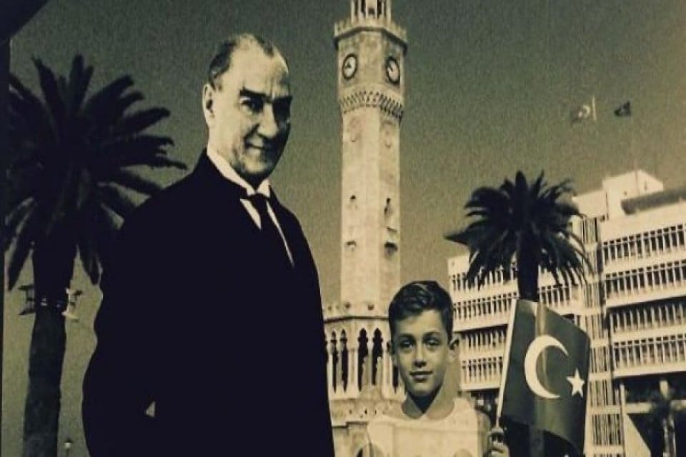 İzmir B&uuml;y&uuml;kşehir Belediyesi &ouml;l&uuml;m&uuml;n&uuml;n 84. yıl d&ouml;n&uuml;m&uuml;nde Ulu &Ouml;nder Mustafa