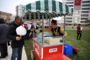 İzmir&rsquo;deki seyyar esnafı ve sanatkarının sorunlarını &ccedil;&ouml;zmek amacıyla İzmir B&uuml;y&uuml;kşehir
