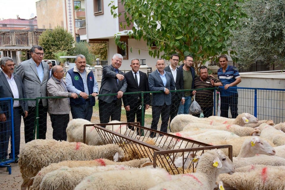 İzmir B&uuml;y&uuml;kşehir&nbsp;Belediyesi'nin 'Başka Bir Tarım M&uuml;mk&uuml;n' sloganıyla &uuml;retici ve &ccedil;ift&ccedil;iye
