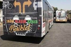 Kentte bisiklet kullanımını artırma &ccedil;alışmalarını s&uuml;rd&uuml;ren İzmir B&uuml;y&uuml;kşehir Belediyesi, &ldquo;trafikte
