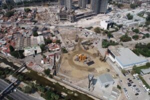İzmir B&uuml;y&uuml;kşehir Belediyesi Meclisi&rsquo;nde Ege Mahallesi&rsquo;nde y&uuml;r&uuml;t&uuml;len kentsel d&ouml;n&uuml;ş&uuml;m &ccedil;alışmalarını