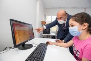 İzmir B&uuml;y&uuml;kşehir Belediyesi 2019-2021 d&ouml;neminde eğitime y&ouml;nelik destek faaliyetlerine 40