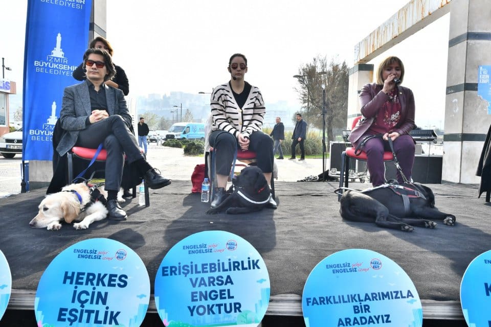 İzmir B&uuml;y&uuml;kşehir Belediyesi&rsquo;nin, &ldquo;Başka Bir Engelli Politikası M&uuml;mk&uuml;n&rdquo; vizyonuyla g&ouml;rme