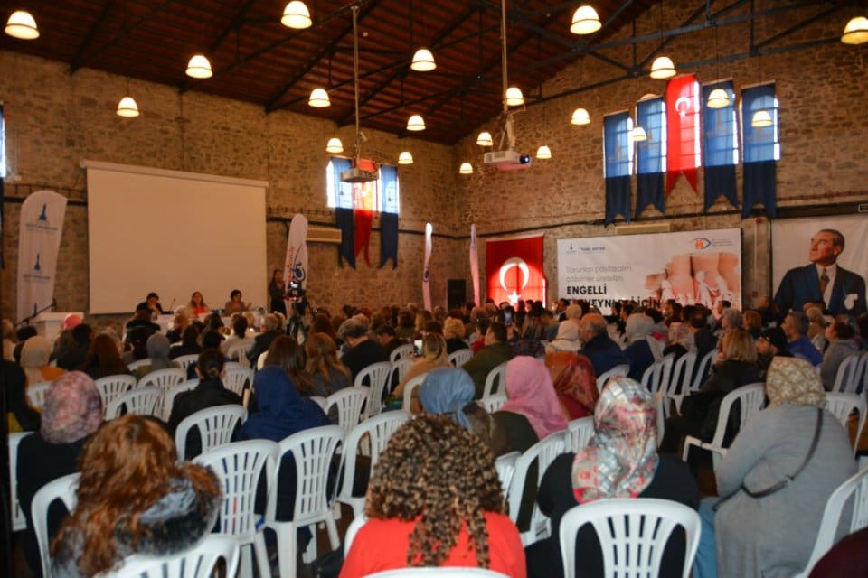 İzmir B&uuml;y&uuml;kşehir Belediyesi tarafından 2021&rsquo;de kurulan Ebeveyn Bilgi ve Eğitim