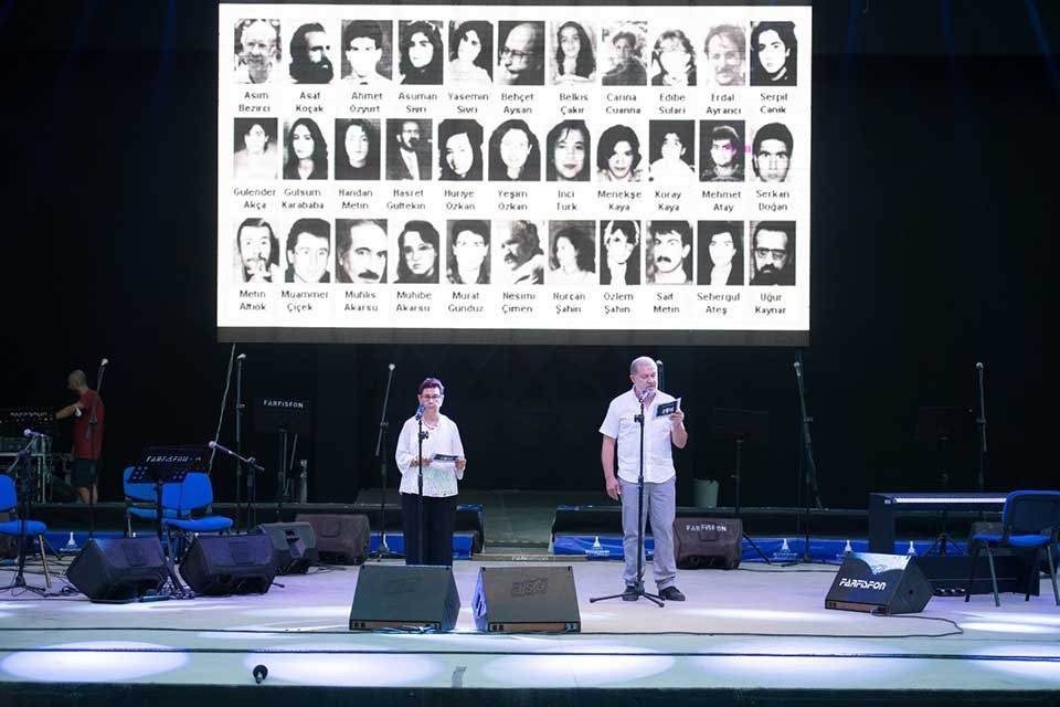 İzmir B&uuml;y&uuml;kşehir Belediyesi, Sivas Katliamı&rsquo;nın 28. yıld&ouml;n&uuml;m&uuml;nde Madımak Oteli&rsquo;nde katledilen