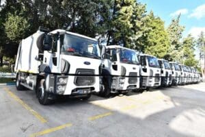 İzmir B&uuml;y&uuml;kşehir Belediyesi il&ccedil;e belediyelerinin temizlik hizmetlerine modern ara&ccedil;larla destek