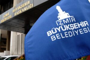 İzmir Büyükşehir Belediyesi'ne bağlı Meslek Fabrikası'nda eğitmen olarak görev yapan