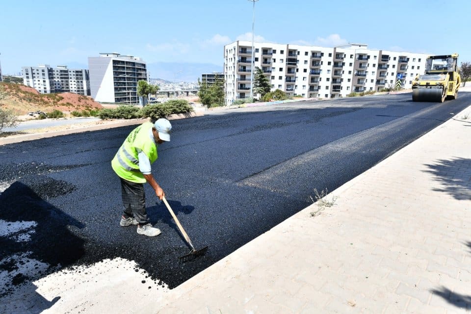İzmir B&uuml;y&uuml;kşehir Belediye Başkanı Tun&ccedil; Soyer&rsquo;in 30 il&ccedil;eye de adil