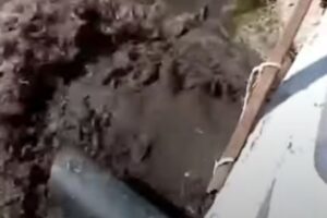 İzmir B&uuml;y&uuml;kşehir Belediyesi, Konak Pier yan hattından atık suların denize