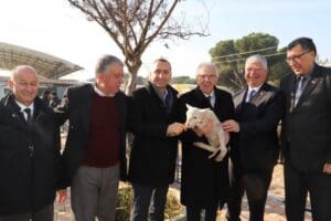 İzmir B&uuml;y&uuml;kşehir Belediyesi k&uuml;&ccedil;&uuml;k &uuml;reticiyi ve iklim krizine karşı k&uuml;&ccedil;&uuml;kbaş
