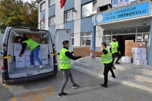 İzmir B&uuml;y&uuml;kşehir Belediyesi&rsquo;nin kara kış destekleri kapsamında ihtiya&ccedil; sahibi ilk