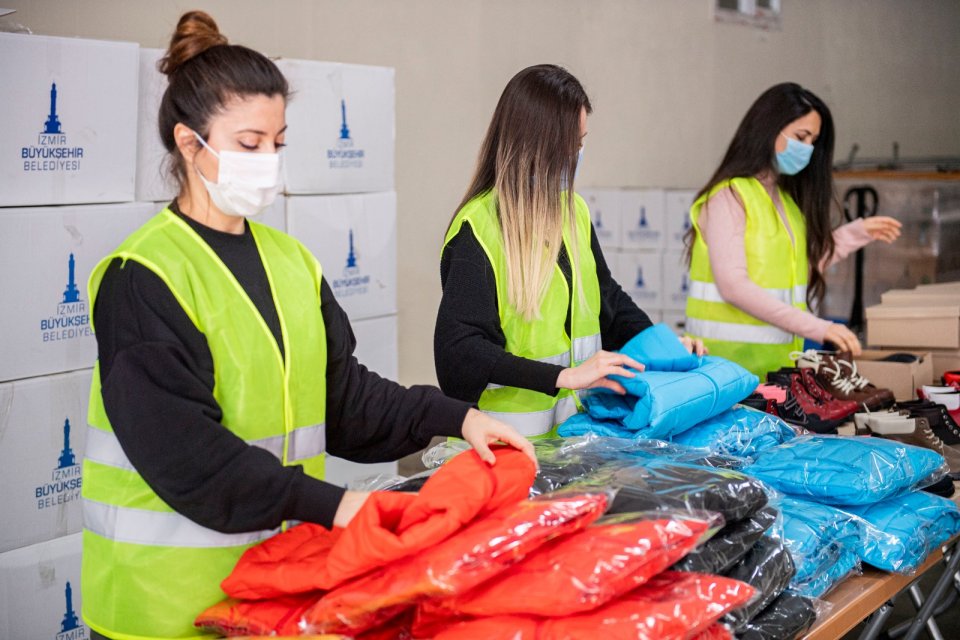 İzmir Büyükşehir Belediyesi, soğuk kış ayları için 25 bin ilkokul
