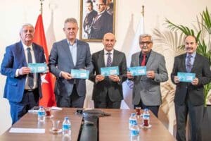 İzmir B&uuml;y&uuml;kşehir Belediye Başkanı Tun&ccedil; Soyer&rsquo;in eğitimde fırsat eşitliği ilkesi