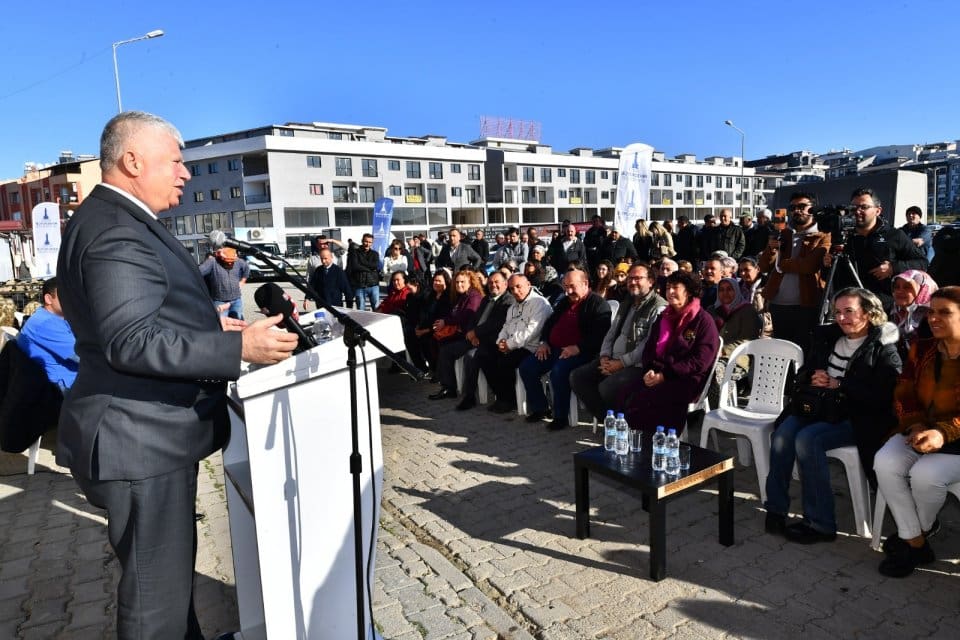 Yerelde kalkınma hedefiyle k&uuml;&ccedil;&uuml;k &uuml;reticiyi desteklemeye devam eden İzmir B&uuml;y&uuml;kşehir