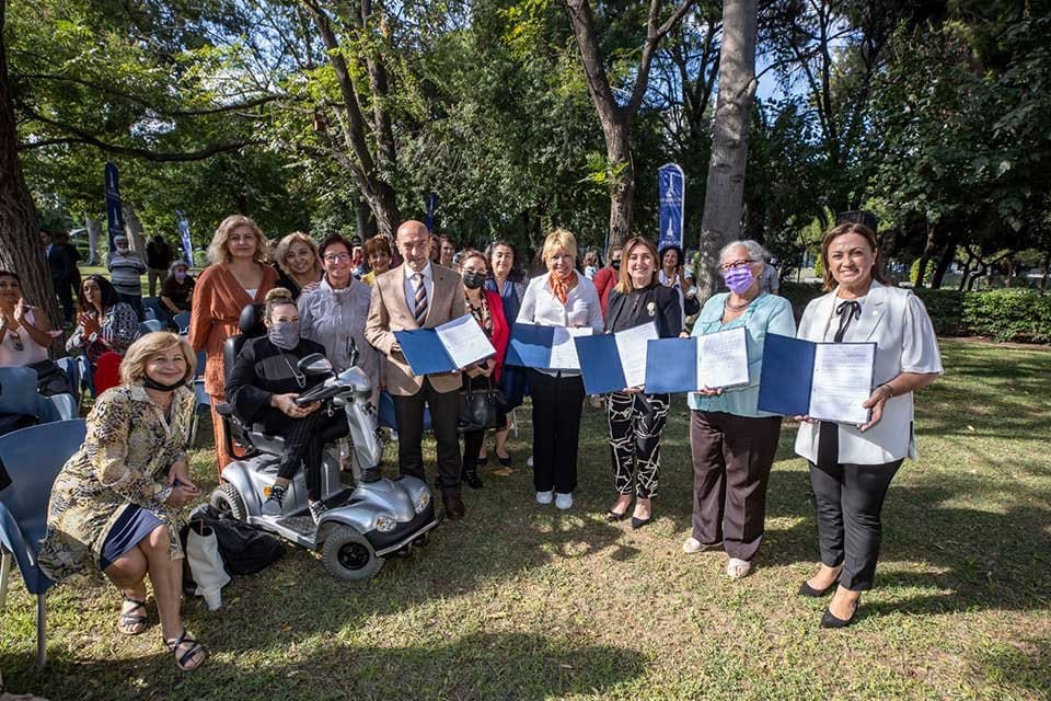 İzmir B&uuml;y&uuml;kşehir Belediye Başkanı Tun&ccedil; Soyer toplumsal cinsiyet eşitliği ilkesi