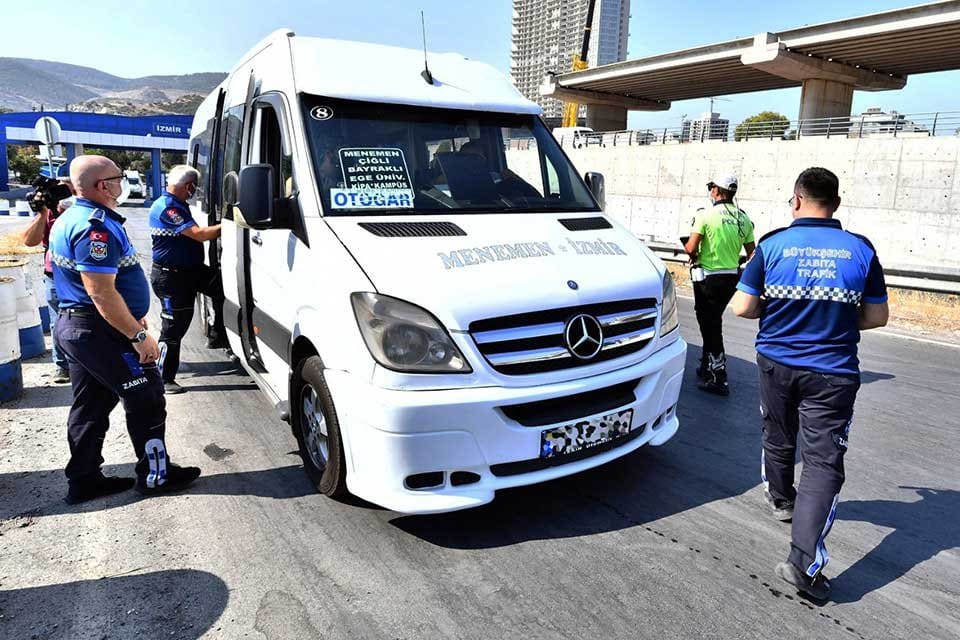 Artan &ouml;l&uuml;ml&uuml; trafik kazaları nedeniyle İzmir B&uuml;y&uuml;kşehir Belediyesi şehirler arası