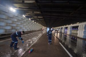 Önceki gece sabaha kadar yağan aşırı yağmurun ardından İzmir Büyükşehir