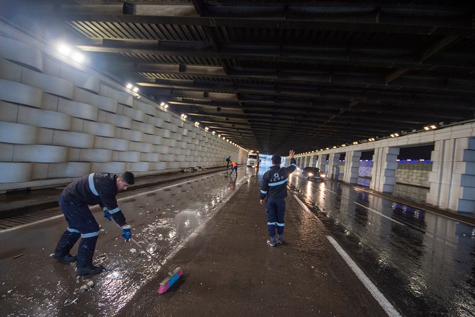 Önceki gece sabaha kadar yağan aşırı yağmurun ardından İzmir Büyükşehir
