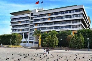 İzmir Depremi'nde orta derece hasar g&ouml;ren İzmir B&uuml;y&uuml;kşehir Belediyesi'nin Ana