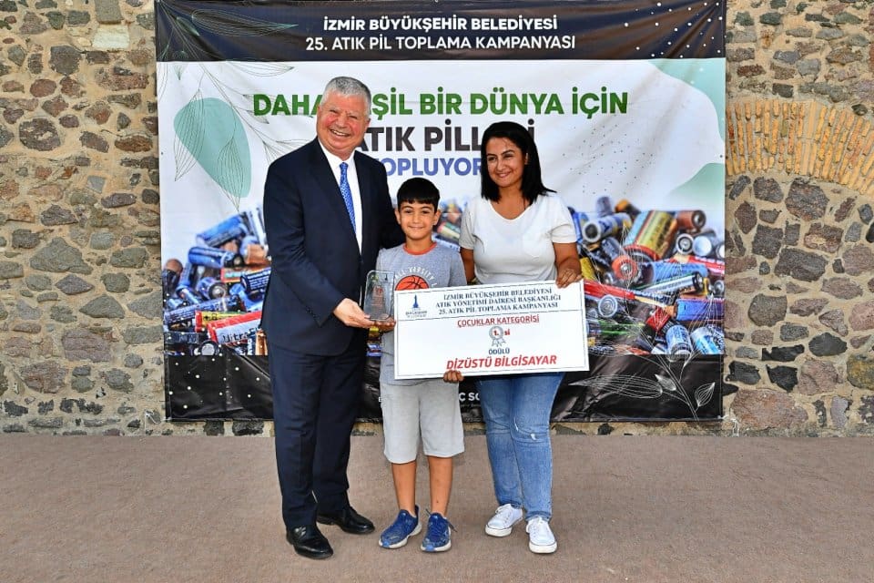 İzmir B&uuml;y&uuml;kşehir Belediyesi&rsquo;nin d&uuml;zenlediği 25. Atık Pil Toplama Kampanyası&rsquo;nda dereceye