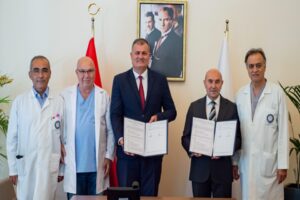 Evde bakım hizmetini 30 il&ccedil;eye yayan İzmir B&uuml;y&uuml;kşehir Belediyesi Eşrefpaşa