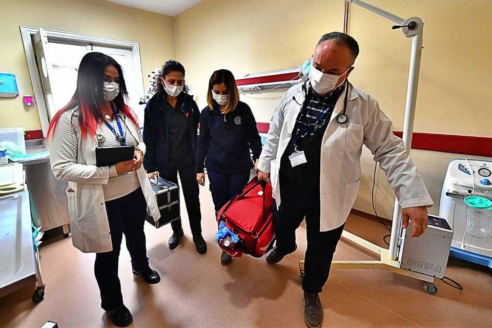 İzmir B&uuml;y&uuml;kşehir Belediyesi &ldquo;evde bakım&rdquo; hizmetini 30 il&ccedil;ede vermeye başladı.